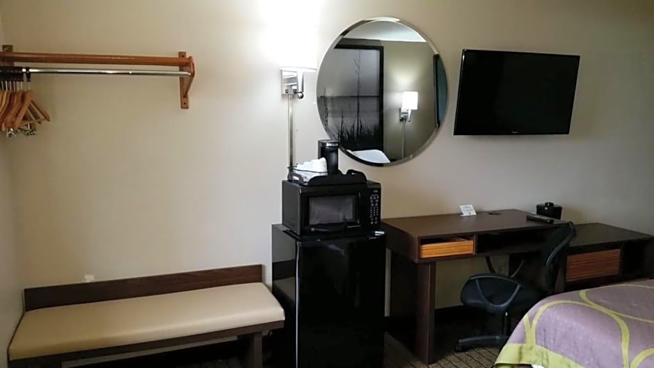 Super 8 by Wyndham Greenville