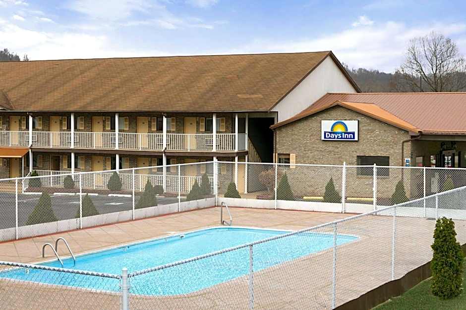 Days Inn by Wyndham Huntington