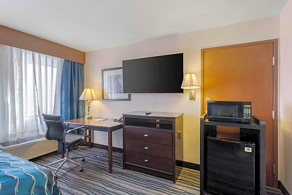 Comfort Inn & Suites