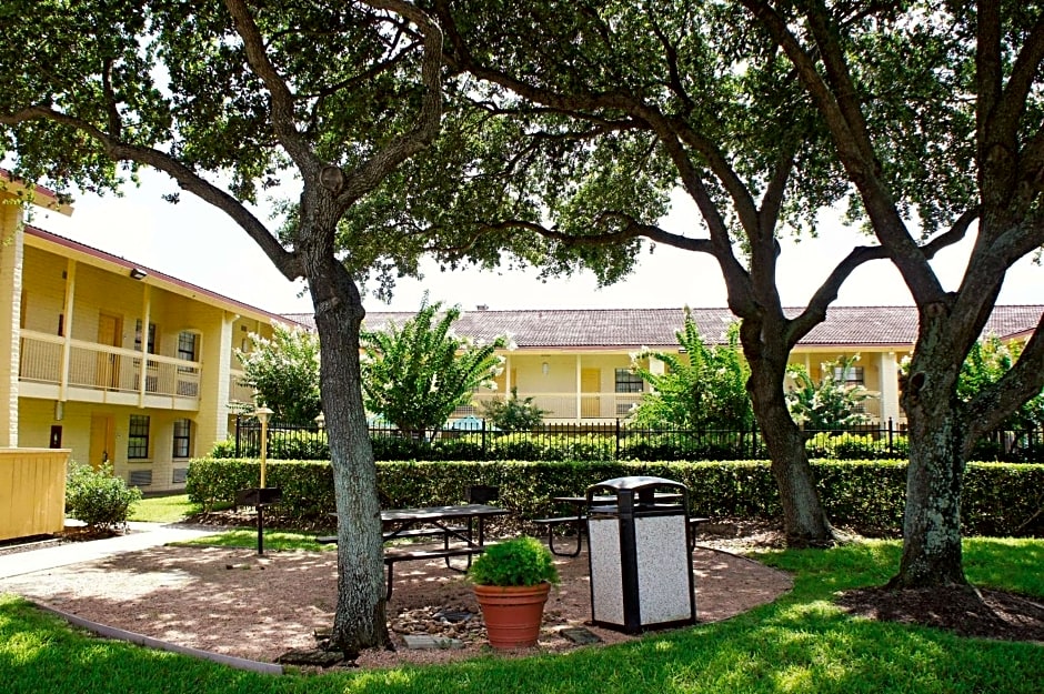 Baymont by Wyndham Houston La Porte