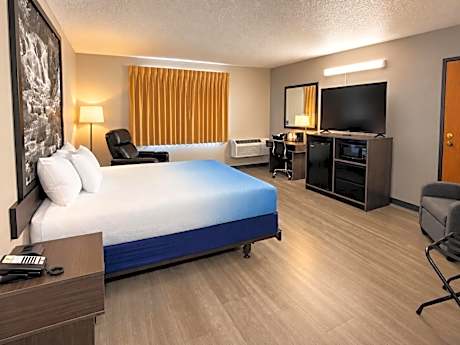 Queen Room - Mobility Access/Non-Smoking