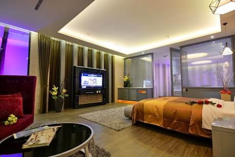 Room Selected at Check-In (Check-in after 21:00)