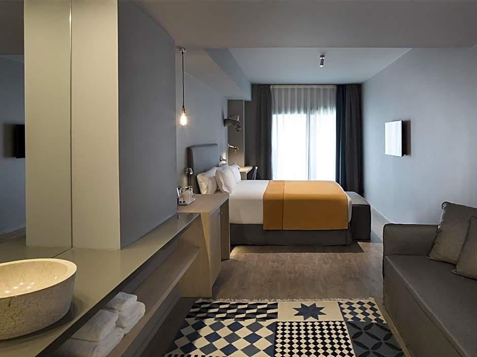 Yurbban Trafalgar Hotel