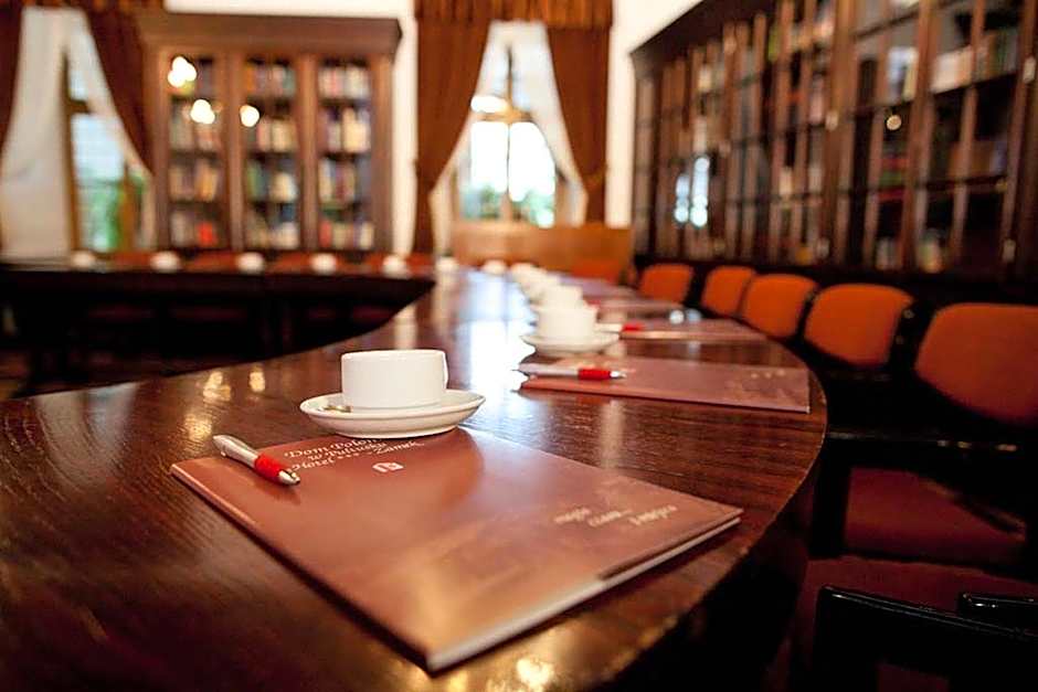 Hotel Zamek Pułtusk Dom Polonii