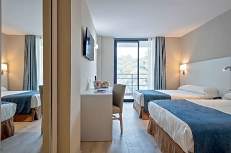 DOUBLE OR TWIN ROOM 2 ADULTS + 1 CHILD