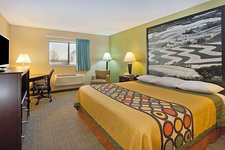 Super 8 by Wyndham Rochelle