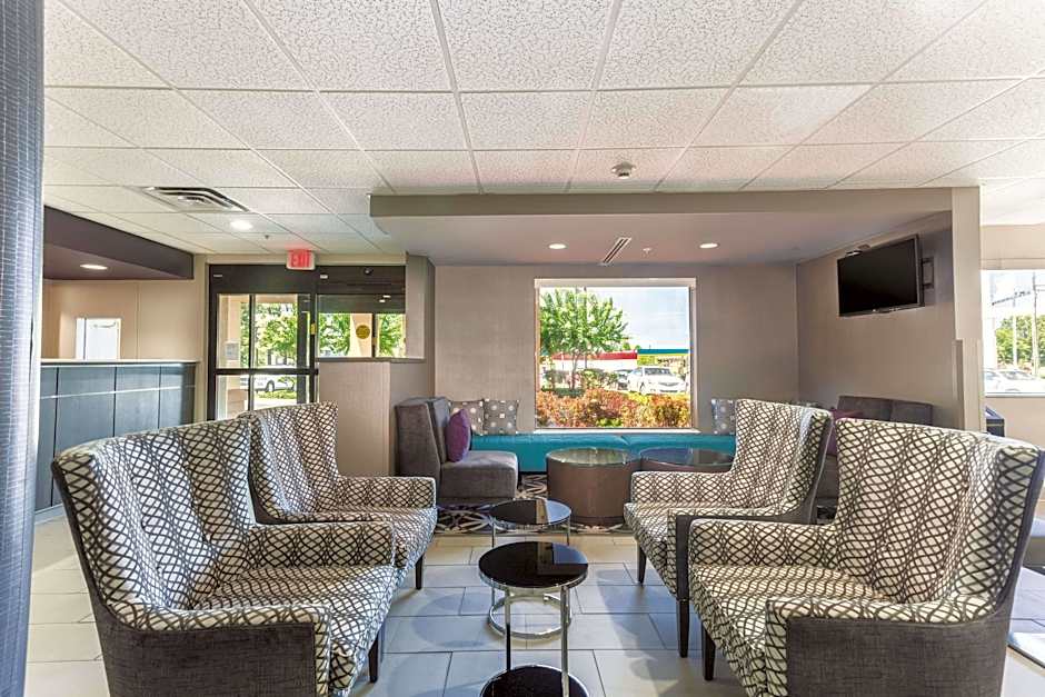 La Quinta Inn and Suites Jackson Airport