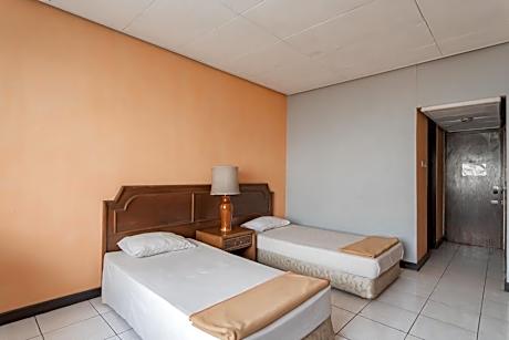 Istana Hotel Bandung Mitra RedDoorz