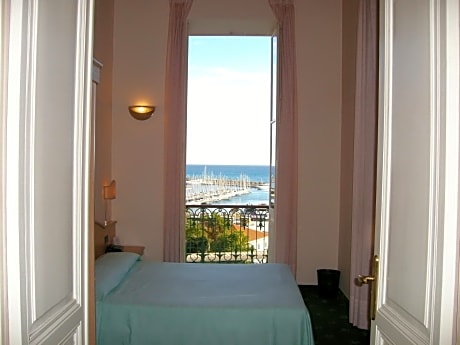 Double or Twin Room with Sea View