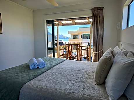 Two-Bedroom Apartment with Balcony and Sea View