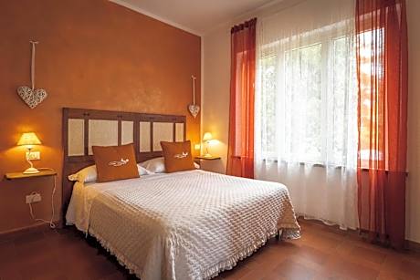 Deluxe One-Bedroom Apartment with Garden View