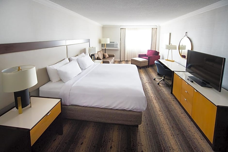 Crowne Plaza Edison, an IHG Hotel