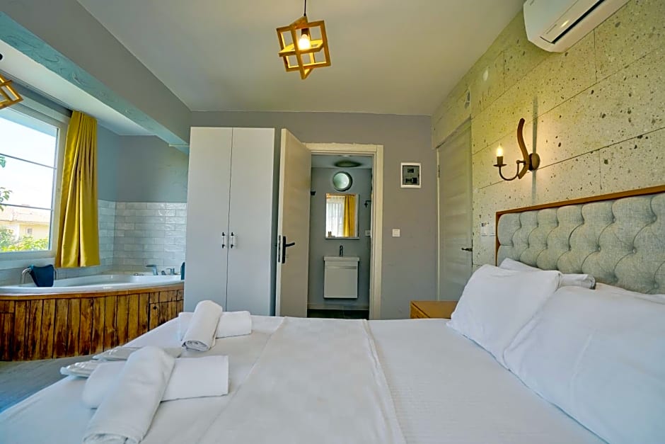 La Mira Suites