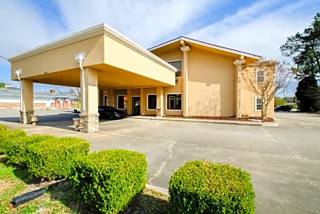 Cypress Inn & Suites Washington - Chocowinity, NC By OYO
