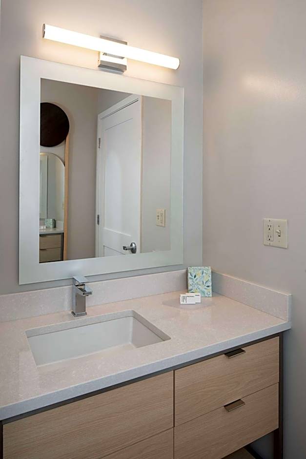 Sonesta Simply Suites Falls Church