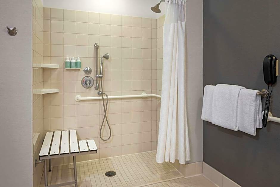 Courtyard by Marriott Long Beach Airport