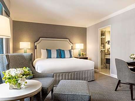 Deluxe King Room with Tub - Hearing Accessible