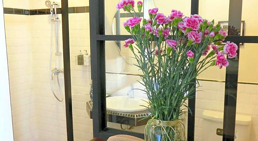 Bloom Boutique Hotel and Cafe