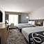 La Quinta Inn & Suites by Wyndham Savannah Airport - Pooler