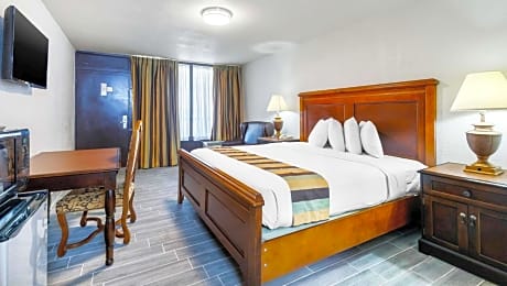 1 King Bed Nonsmoking