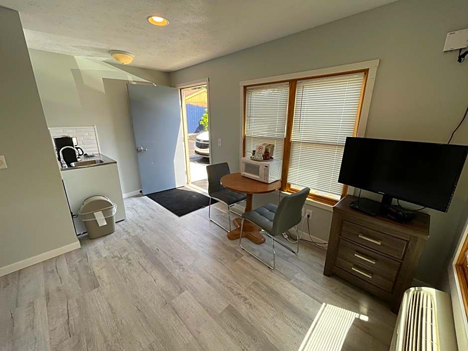 Lake Bluff Inn and Suites