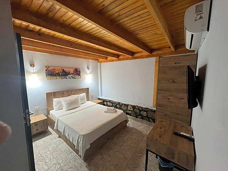 Ados Hotel