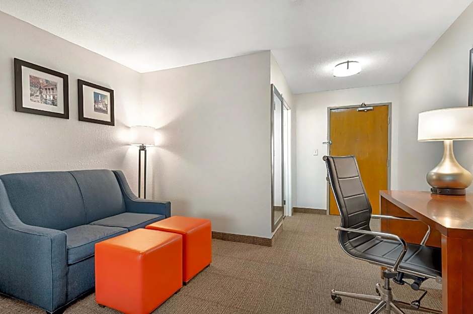 Comfort Inn & Suites North Greenfield