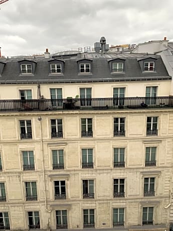 Deluxe Room (1 Queen Bed and 1 Twin Bed)