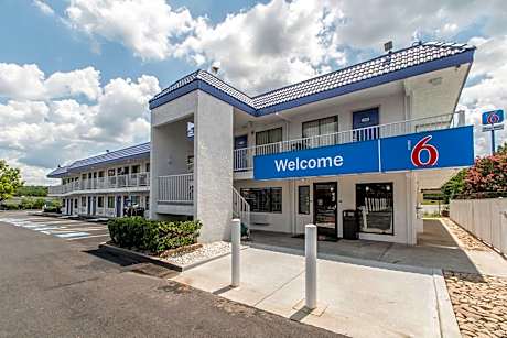 Motel 6-Norcross, GA - Atlanta Northeast