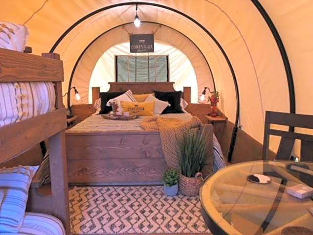 Eycat Lodging Company