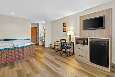 1 King Bed, Suite, Nonsmoking