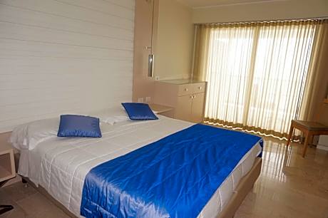 Superior Double Room with Balcony and Sea View