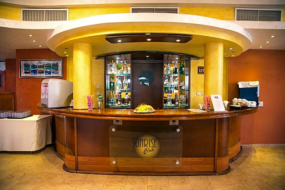 Complex Sunrise by HMG - All Inclusive