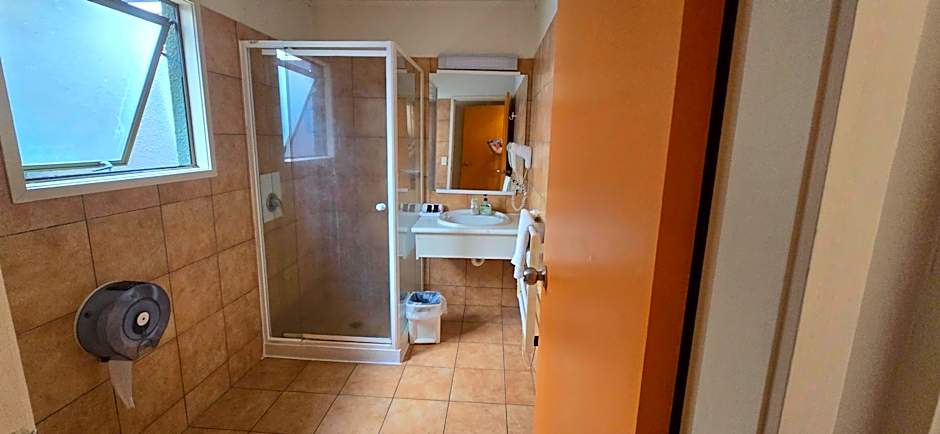 Baden Lodge Motel - PRIVATE SPA Bath