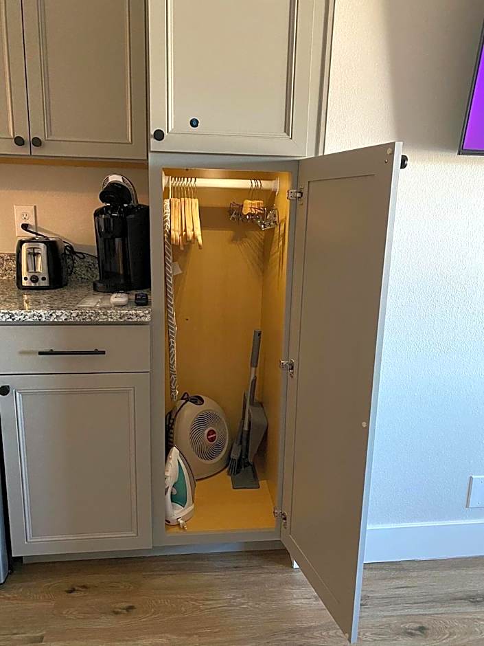 Mid-Century Gem w/King