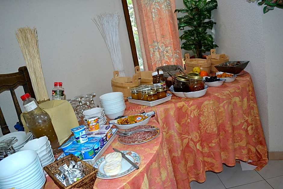 Logis Hôtel Le Vieil Amandier