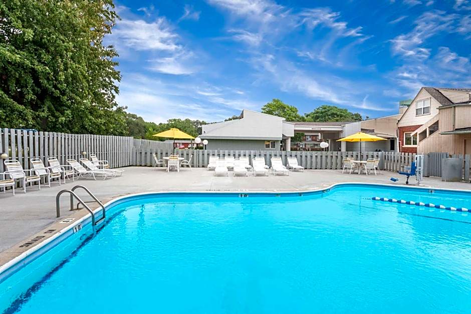 Super 8 by Wyndham Stevensville/St. Joseph