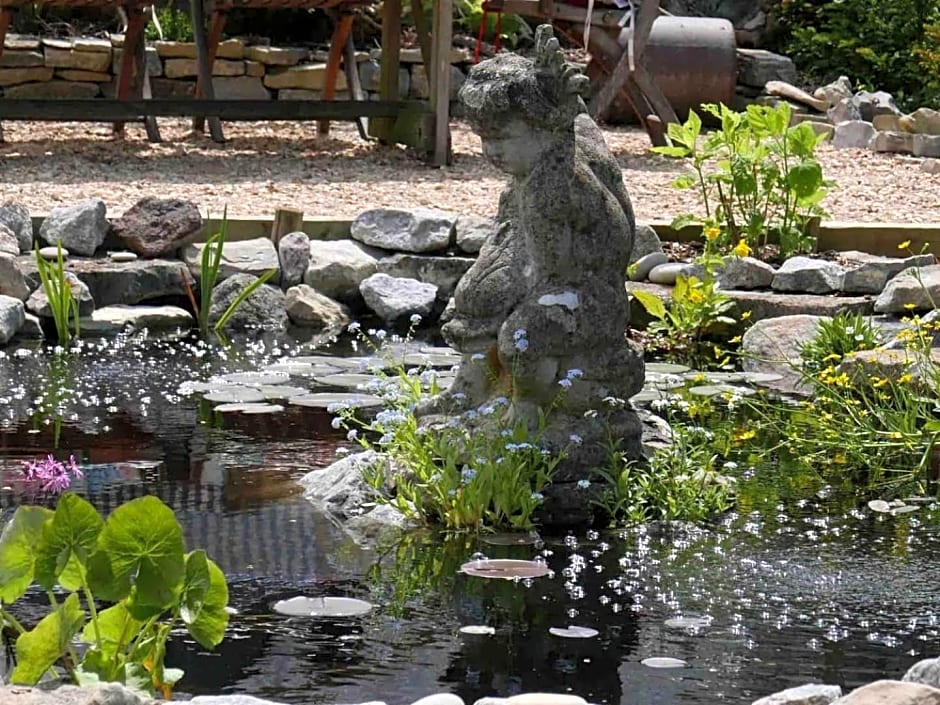 The Potting Shed, self contained, detached retreat in Shapwick village