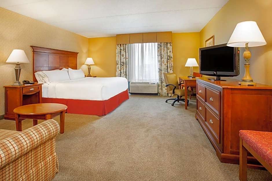 Holiday Inn Express & Suites Bloomington By IHG