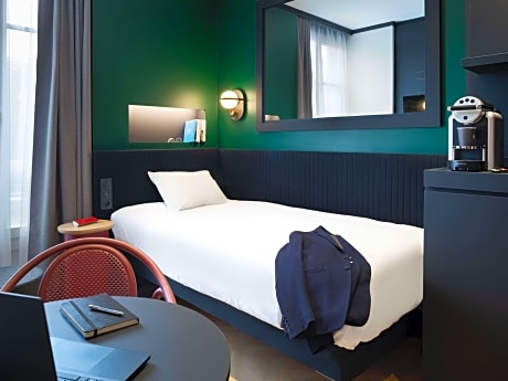 Standard Room with one single bed