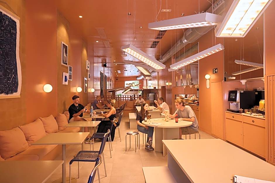 Latroupe Poblenou Beach