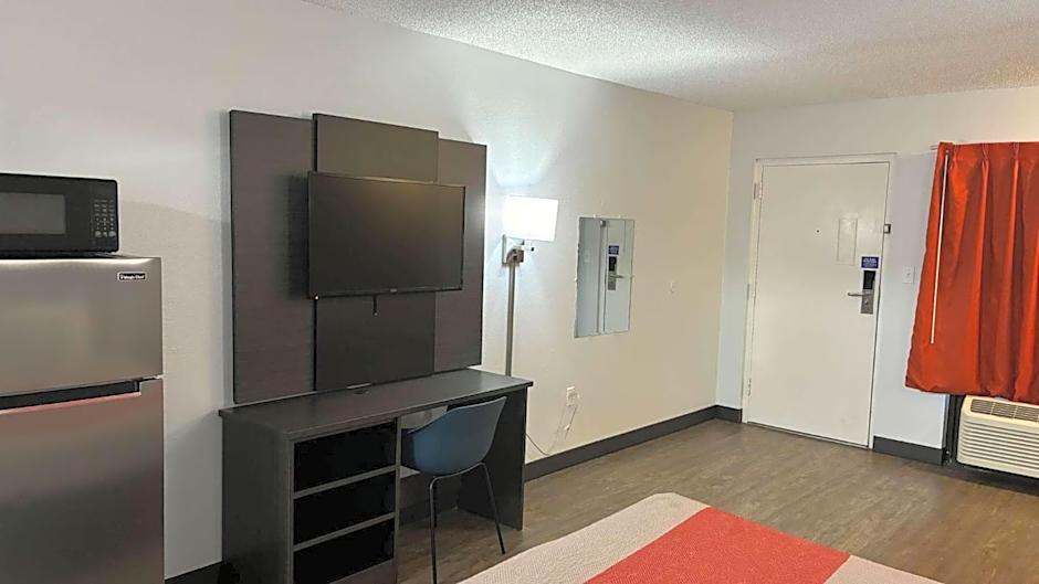 Motel 6-Macclenny, FL