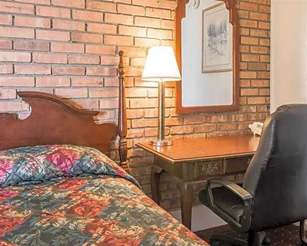Econo Lodge Central