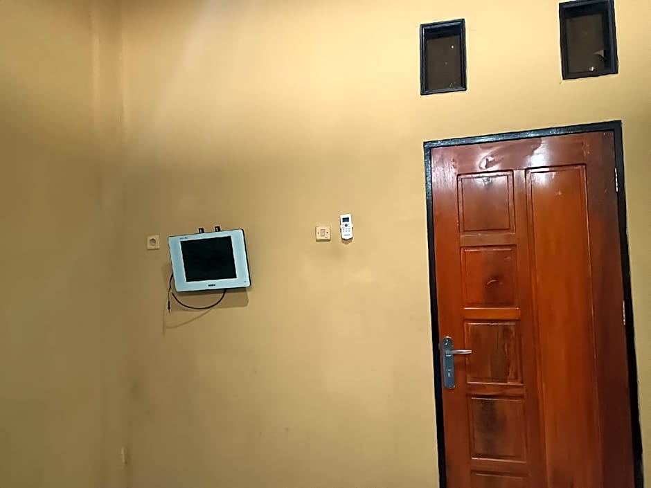 OYO 93073 Penginapan 69