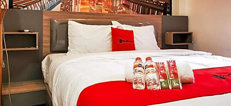 RedDoorz Plus @ Taman Madiun