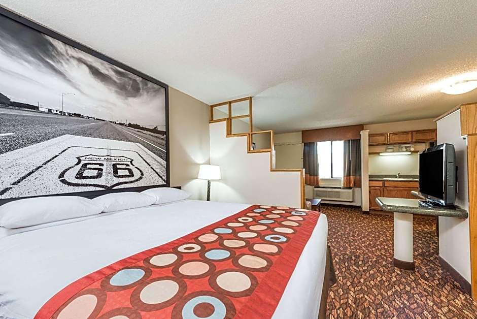 Super 8 by Wyndham Clovis