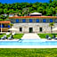 Casa d'Henrique Retreat Pool and Spa