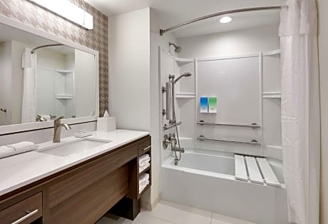 1King Accessible Bathtub Suite Nonsmoking