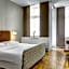 Three Crowns Hotel