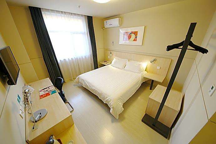 Jinjiang Inn Baoding Railway Station